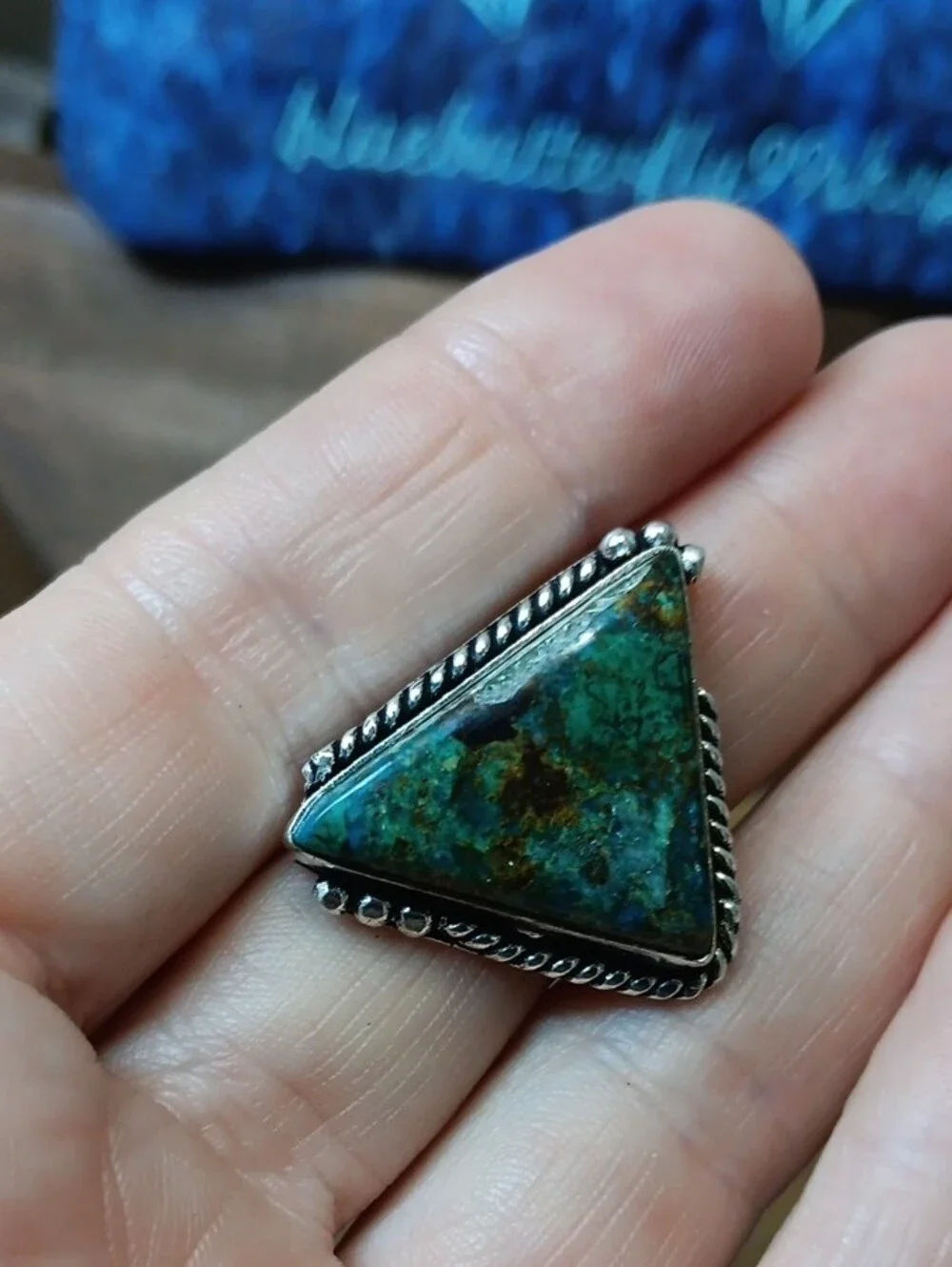 N/A bold triangular